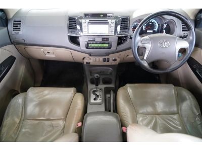 2012 TOYOTA FORTUNER 3.0 V  2 WD  A/T สีขาว รูปที่ 11